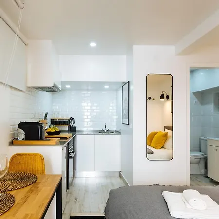 Cozy & Small In The Center Apartment *