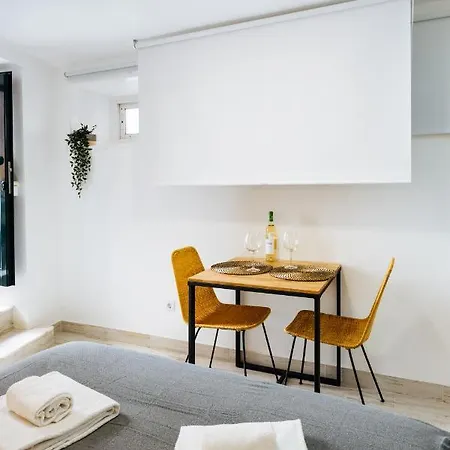 Cozy & Small In The Center Lissabon