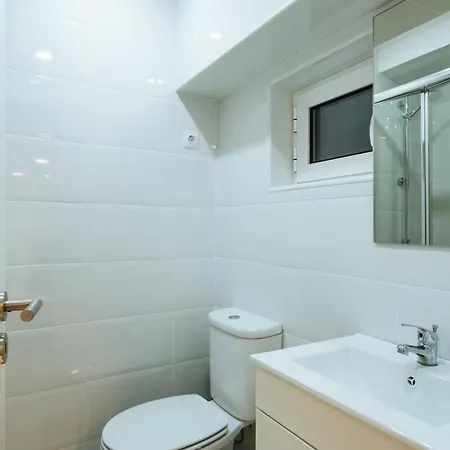 Cozy & Small In The Center Lisbona